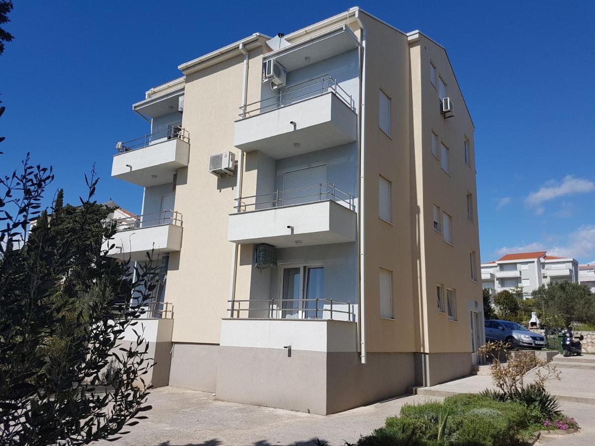 The Nifty Nook Apartments Novalja Exterior photo
